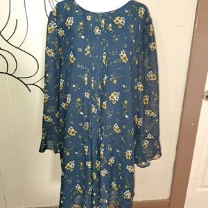 Max Studio dress. Fun and flirty knee length dress with long flowy sleeves.